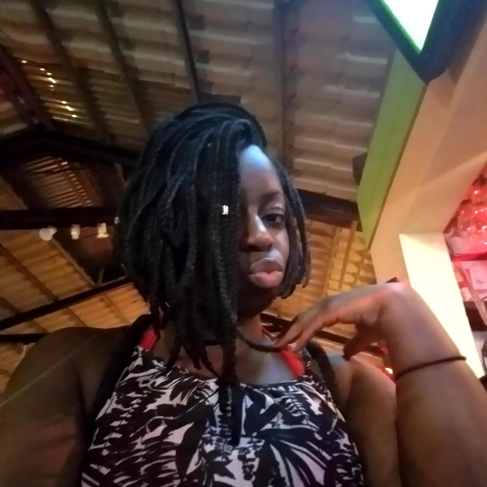 Meet your Posher, Donielle